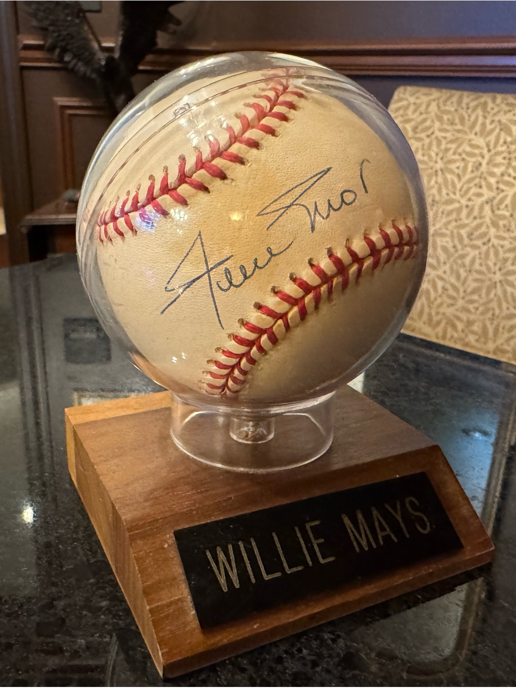 Willie Mays Signed Baseball Display - Cream Baseball With Red Stitching